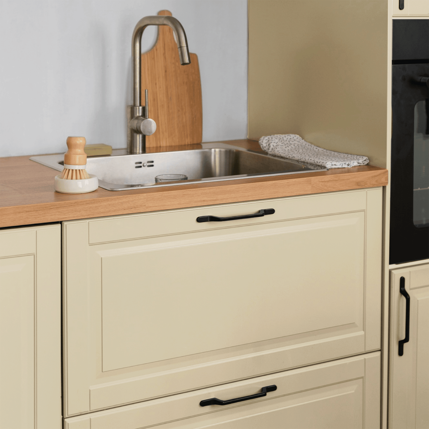 Derendo Möbelfarbe Sandbeige 2,5 L – Holzfarbe für Innen – Ohne Schleifen, Hochdeckend & Wasserbasiert – Für Möbel, Türen & Küchen – Umweltfreundlich & Geruchsarm - 4251604929303 - Derendo