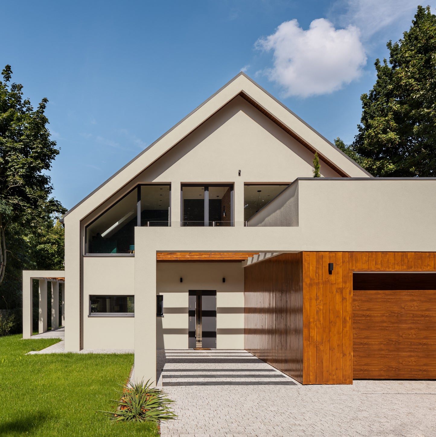 Derendo Fassadenfarbe Graubeige mit ULTRA Wetterschutz und Abperleffekt