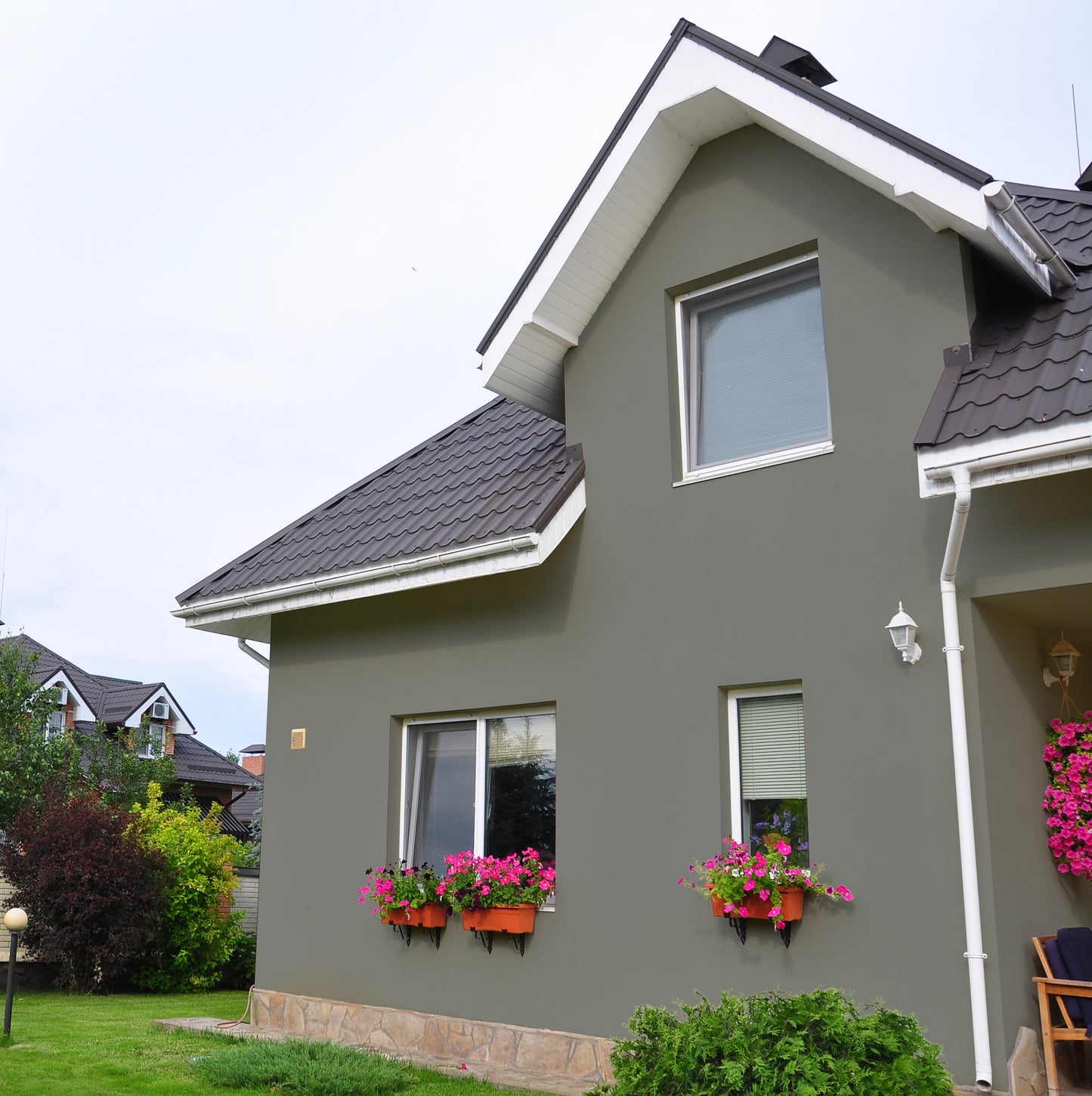 Derendo Fassadenfarbe Betongrau mit EXTRA Wetterschutz