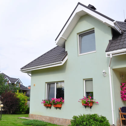 Derendo Fassadenfarbe Kaperngruen mit ULTRA Wetterschutz und Abperleffekt