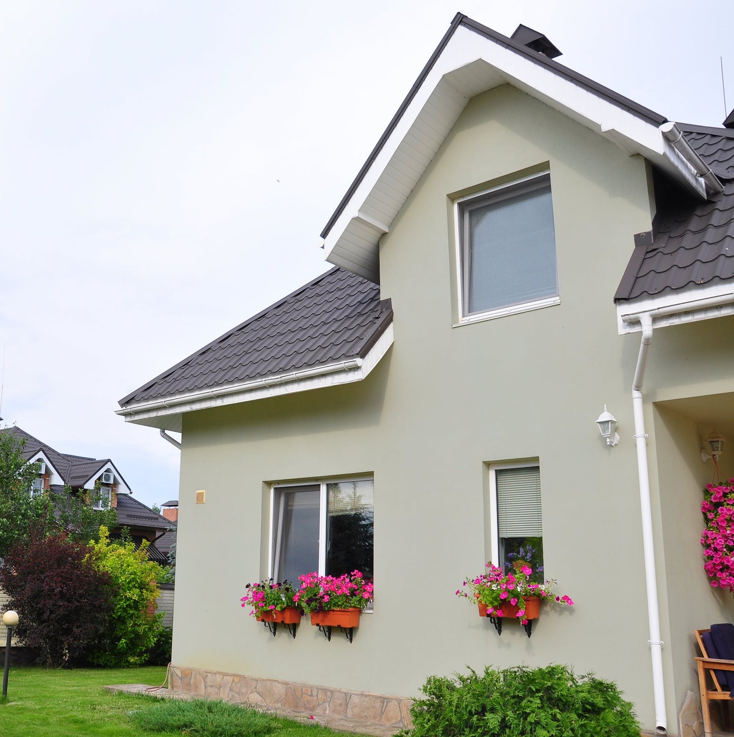 Derendo Fassadenfarbe Hellgrau mit EXTRA Wetterschutz - 4251604913647 - Derendo