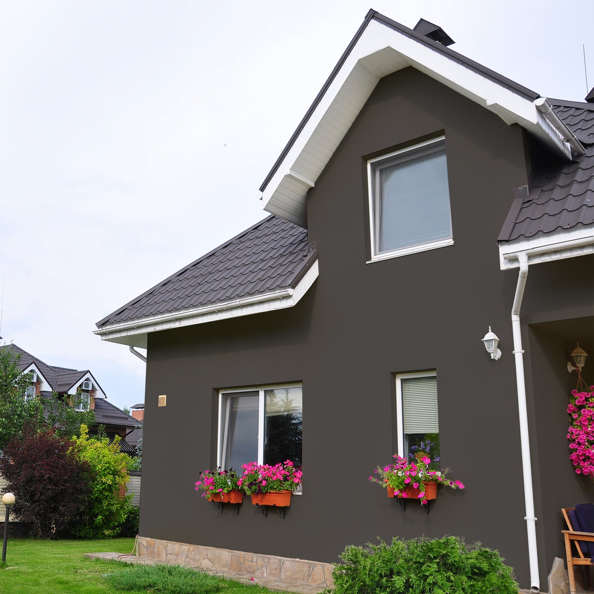 Derendo Premium Fassadenfarbe Anthrazitgrau mit Wetterschutz und Abperleffekt - 4251604929136 - Derendo