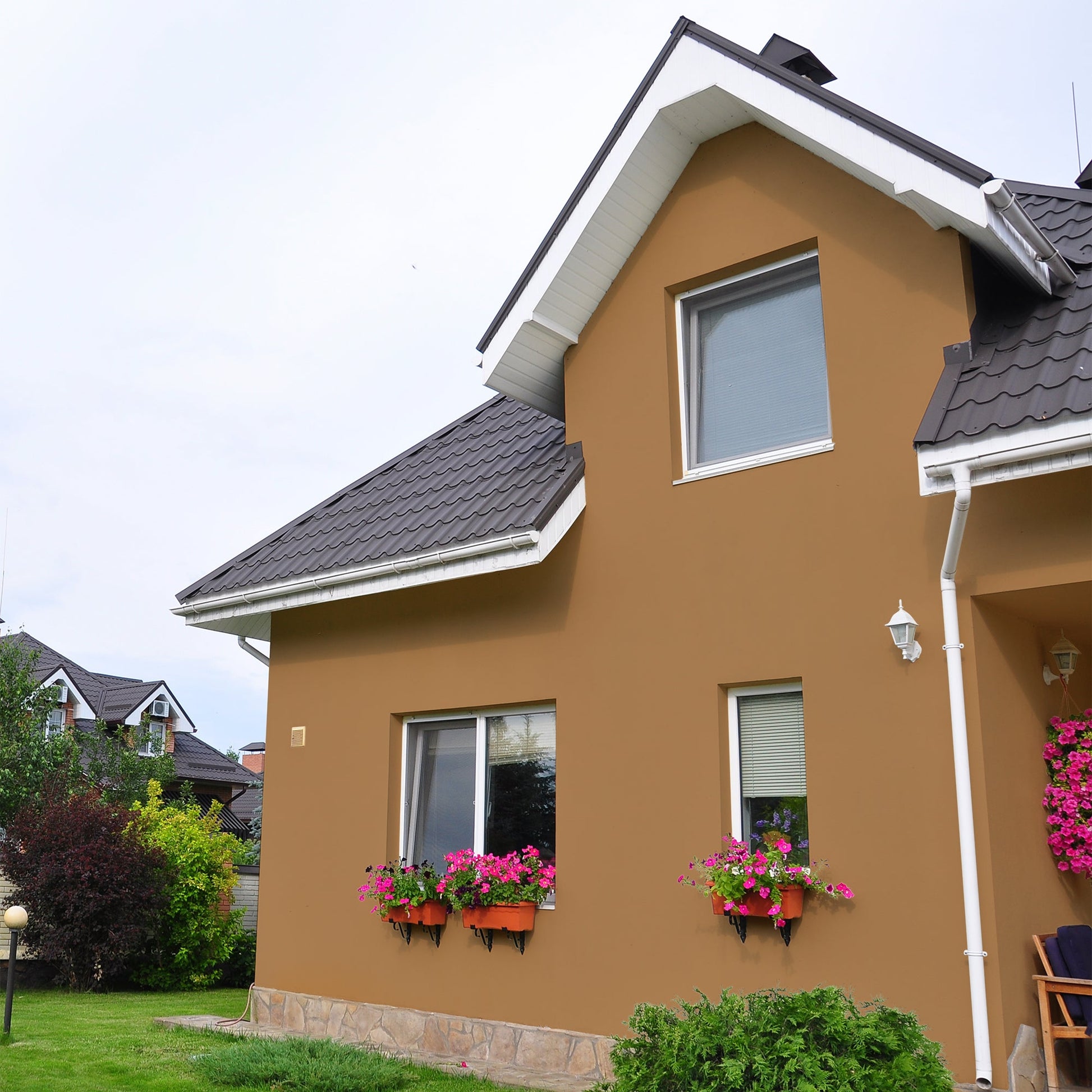 Derendo Premium Fassadenfarbe Erdbraun mit Wetterschutz und Abperleffekt - 4251604929105 - Derendo